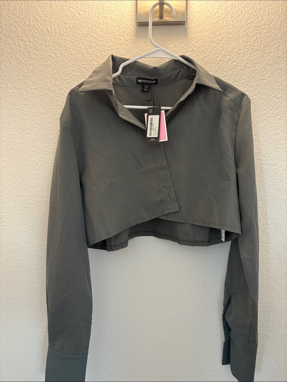 PrettyLittleThing Cropped Collared Jacket in Olive